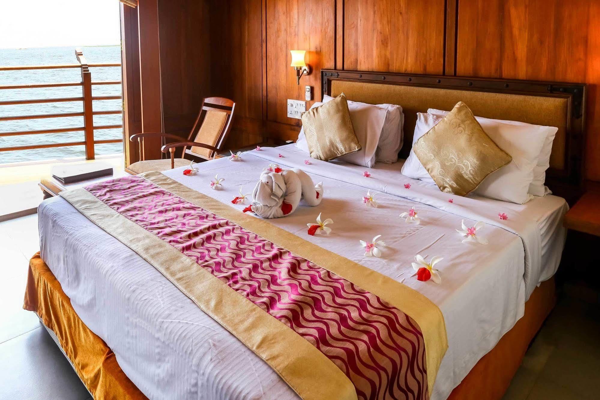 Poovar Island Resort Bagian luar foto